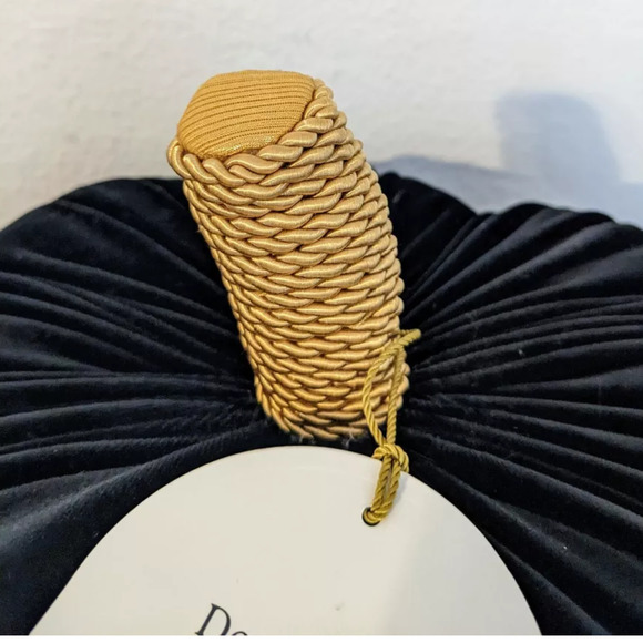 Pumpkin Shaped Velvet Throw Pillow (BLACK) Home Decor NEW - Picture 3 of 3